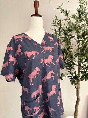Carhartt Women's V-Neck Scrub Top with Pink Horse Print